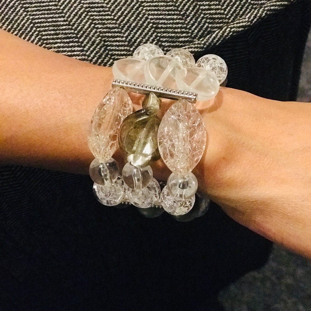 New York & Company white and gray beaded bracelet